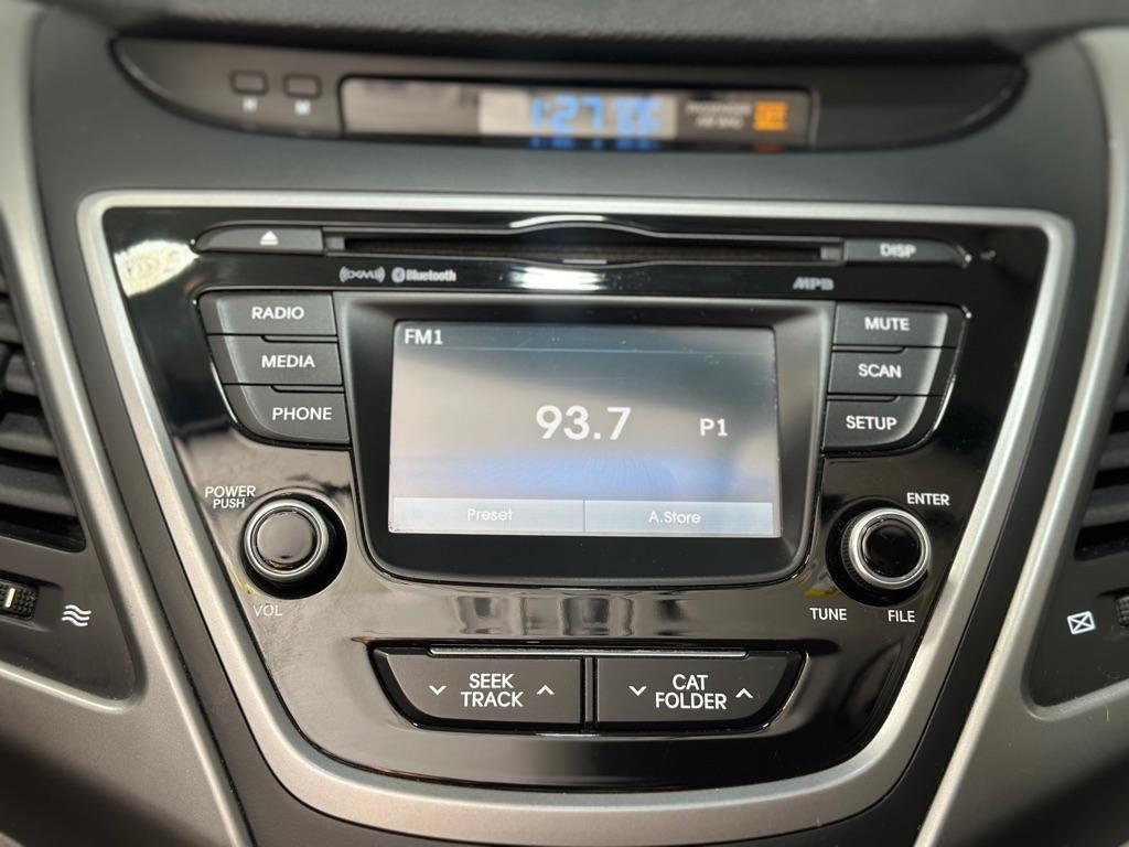 Hyundai Elantra SE 6AT 2016