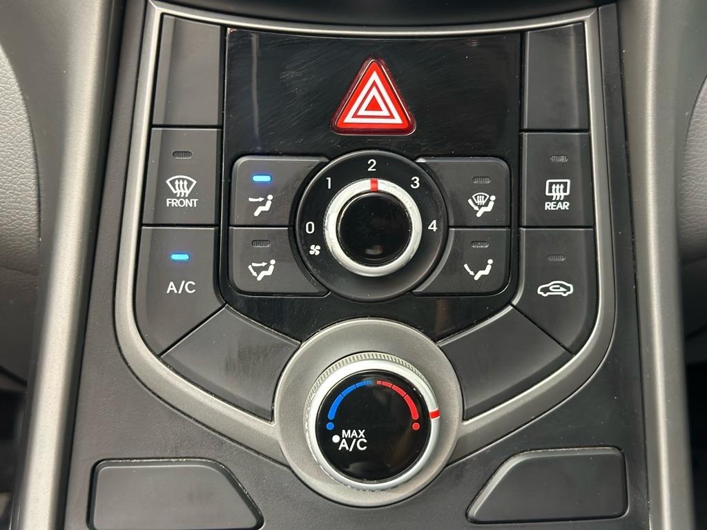 Hyundai Elantra SE 6AT 2016