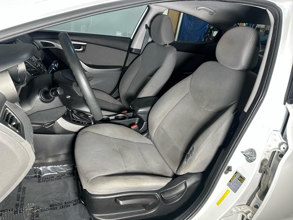 Hyundai Elantra SE 6AT 2016