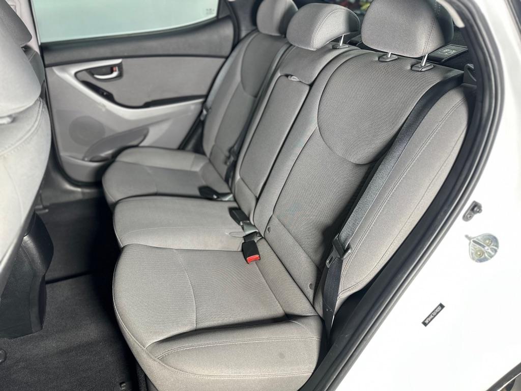 Hyundai Elantra SE 6AT 2016