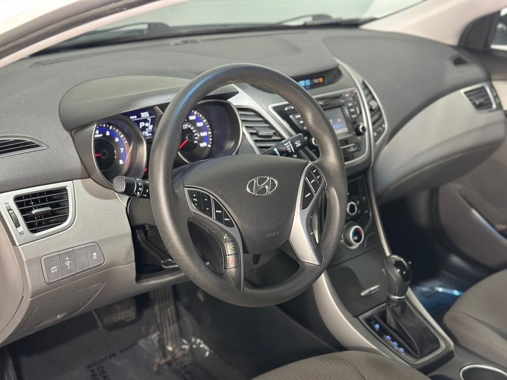 Hyundai Elantra SE 6AT 2016