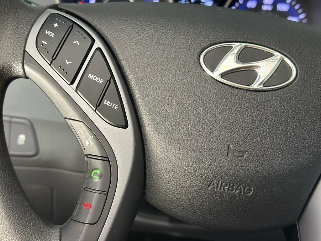 Hyundai Elantra SE 6AT 2016