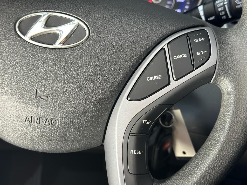 Hyundai Elantra SE 6AT 2016