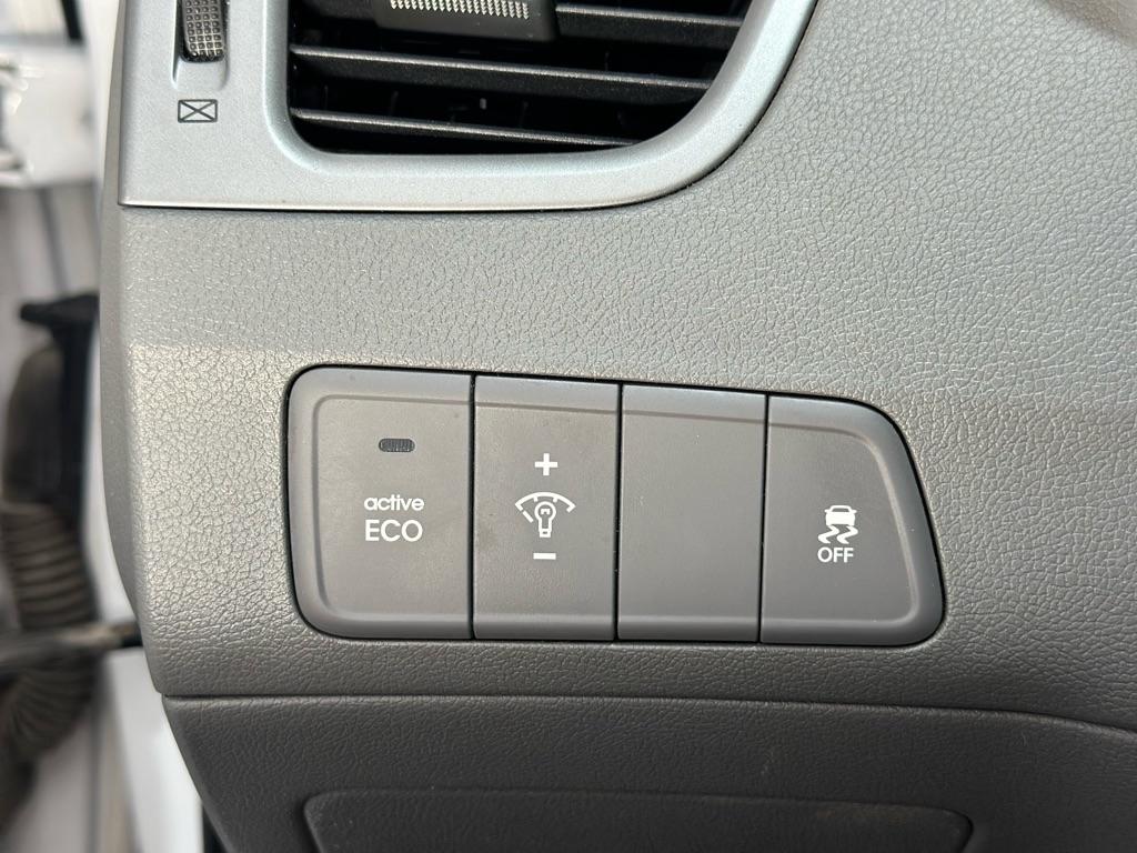 Hyundai Elantra SE 6AT 2016