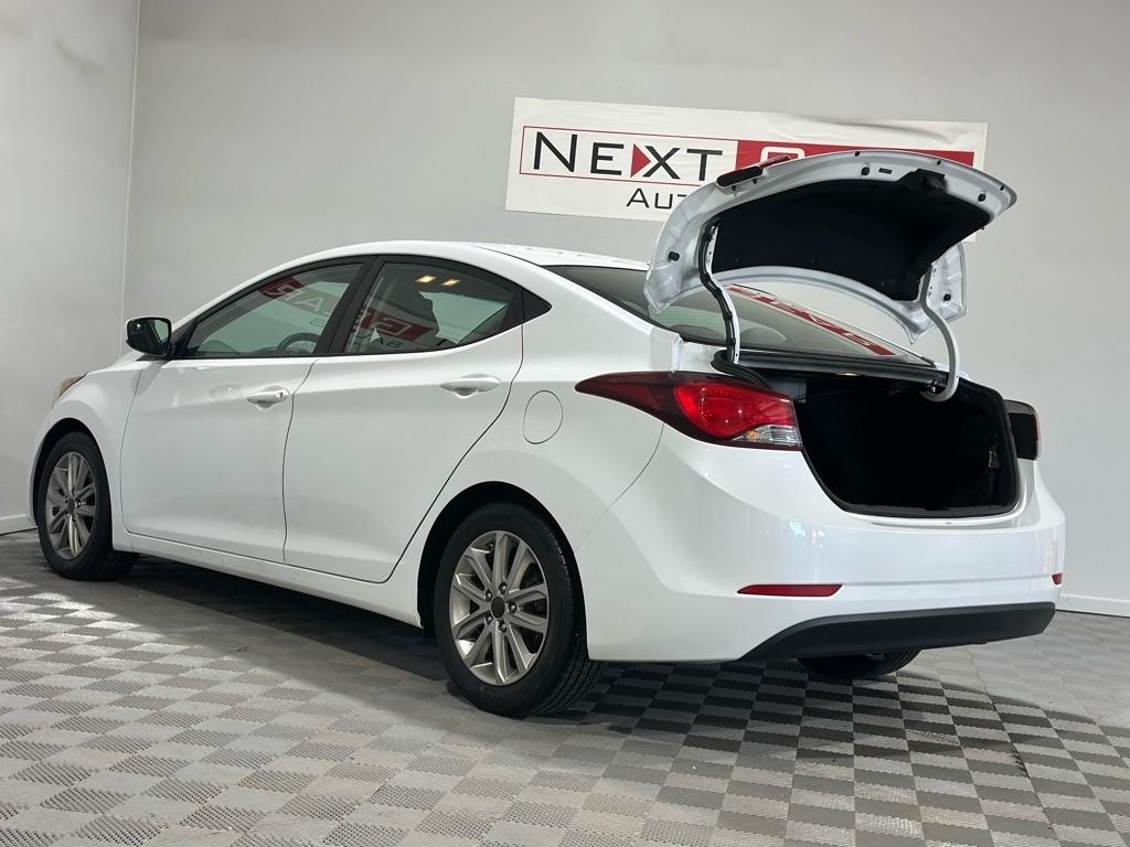Hyundai Elantra SE 6AT 2016