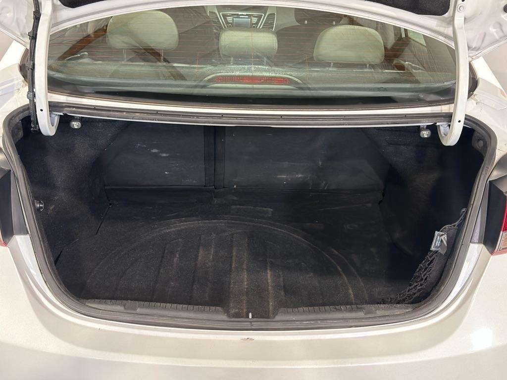 Hyundai Elantra SE 6AT 2016