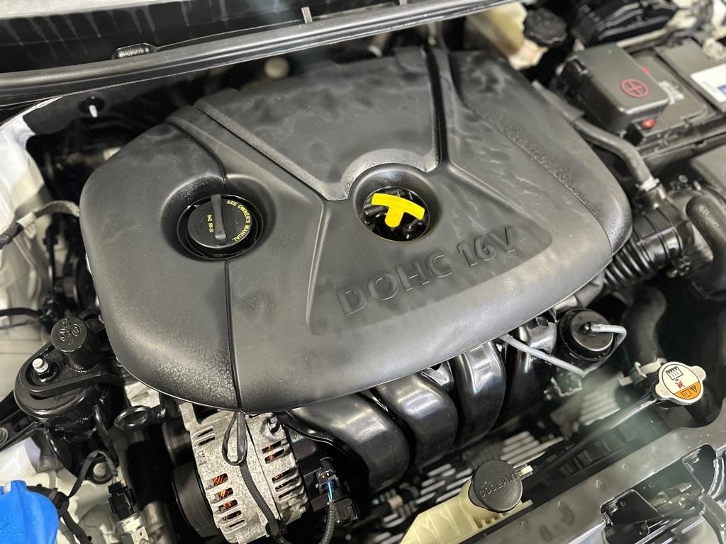 Hyundai Elantra SE 6AT 2016