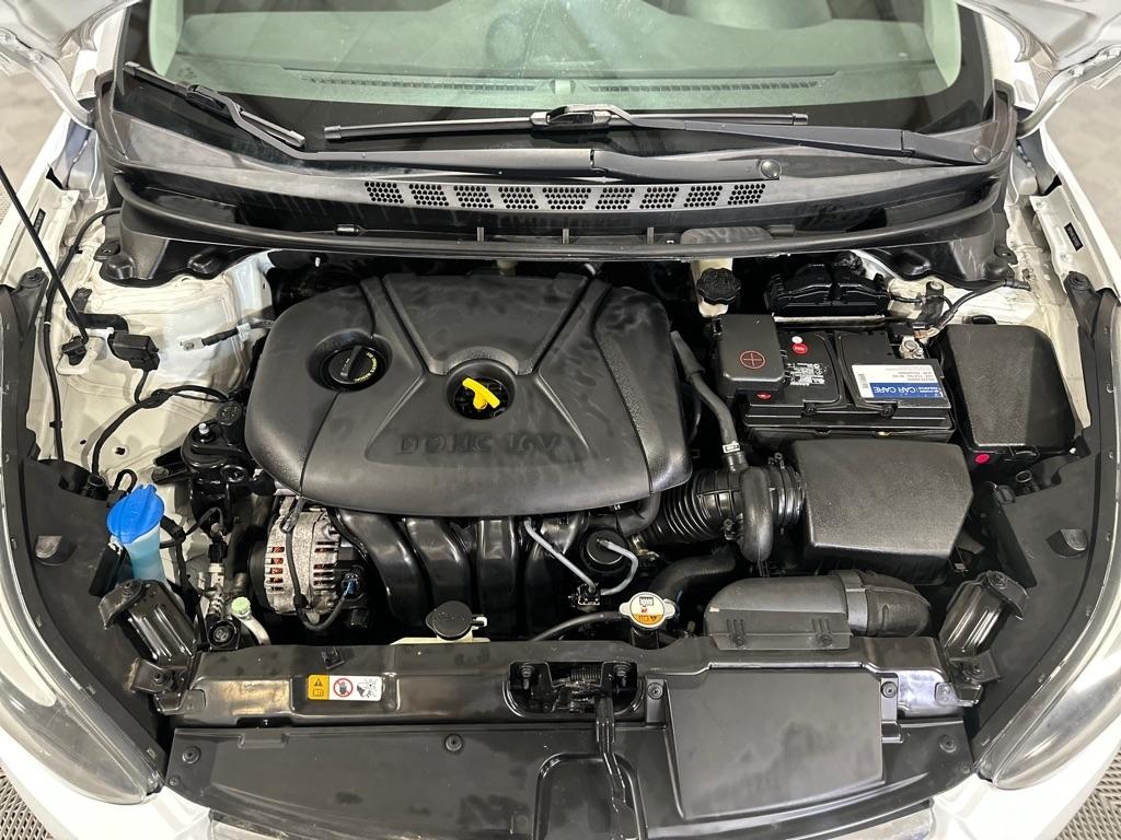 Hyundai Elantra SE 6AT 2016