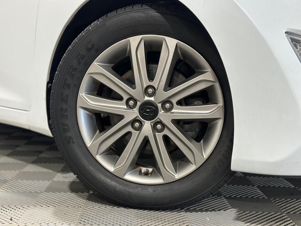 Hyundai Elantra SE 6AT 2016