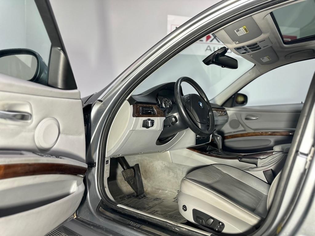 BMW 3-Series 335i 2011