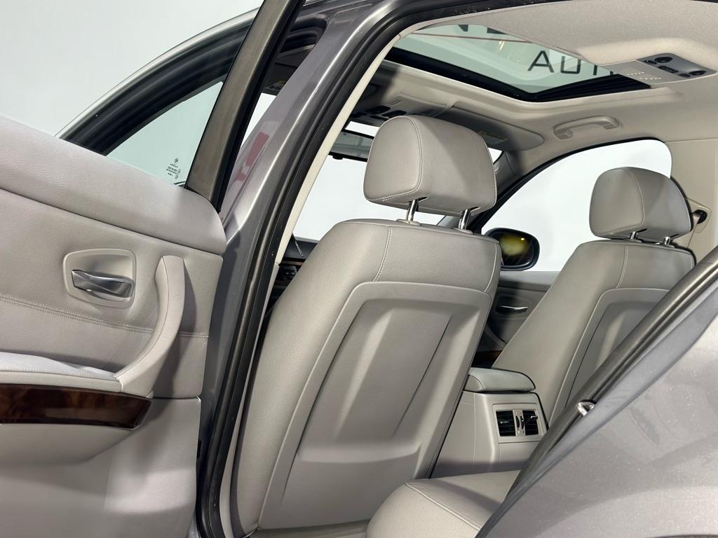 BMW 3-Series 335i 2011