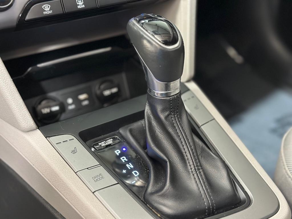 Hyundai Elantra Value Edition 6A 2018