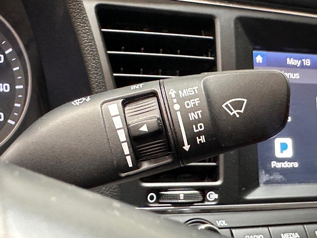 Hyundai Elantra Value Edition 6A 2018