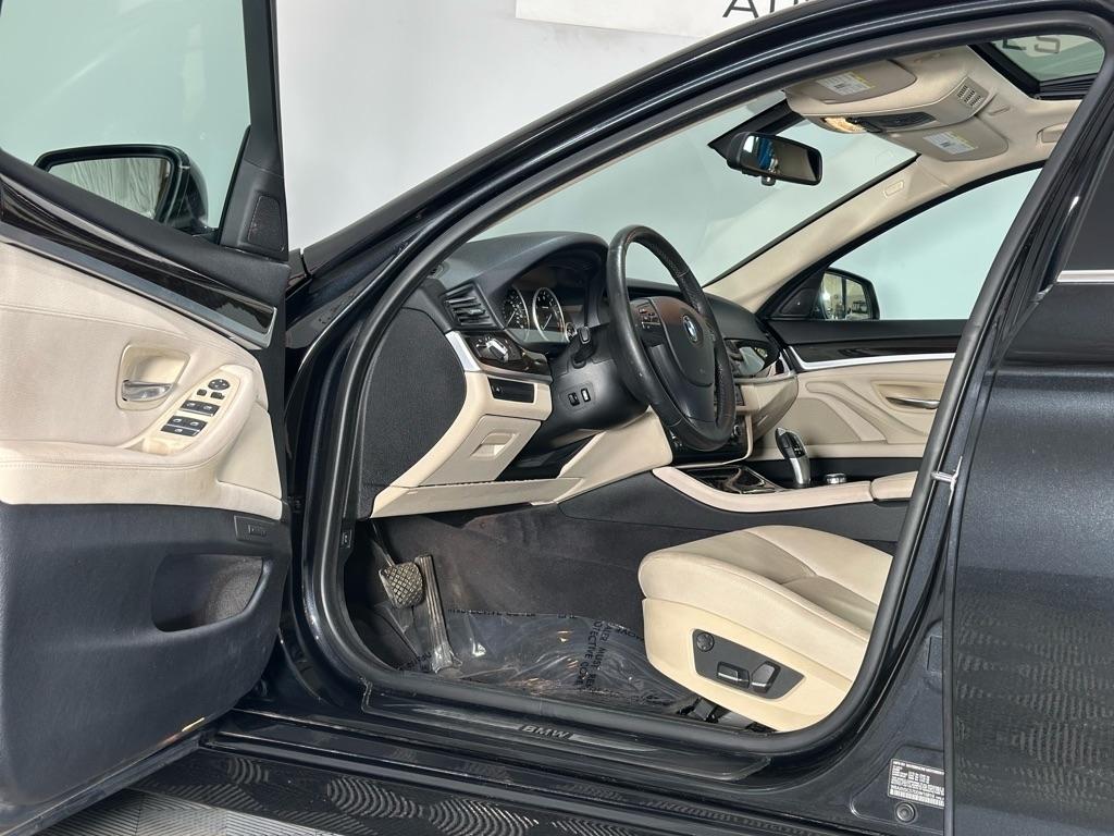 BMW 5-Series 528i xDrive 2013