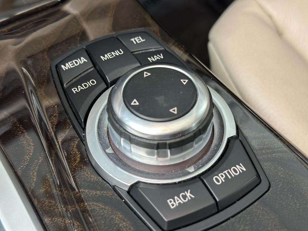 BMW 5-Series 528i xDrive 2013