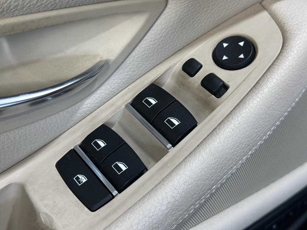 BMW 5-Series 528i xDrive 2013