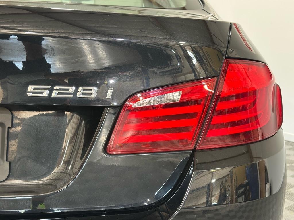 BMW 5-Series 528i xDrive 2013