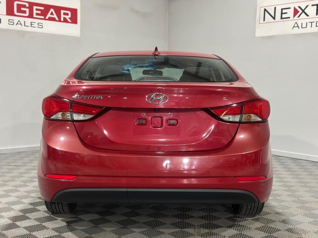 Hyundai Elantra SE 6AT 2015