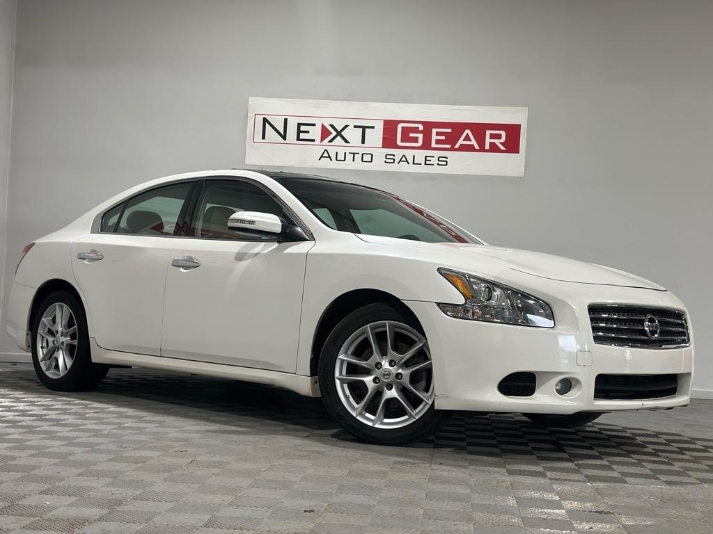 Nissan Maxima S 2011