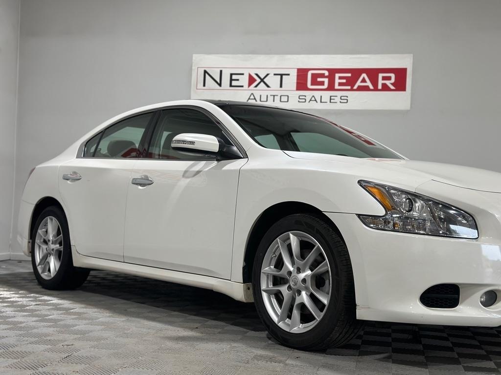 Nissan Maxima S 2011