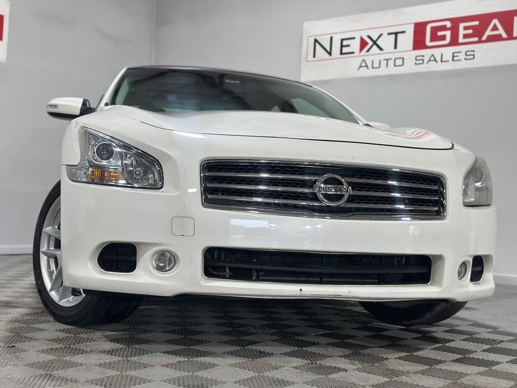 Nissan Maxima S 2011