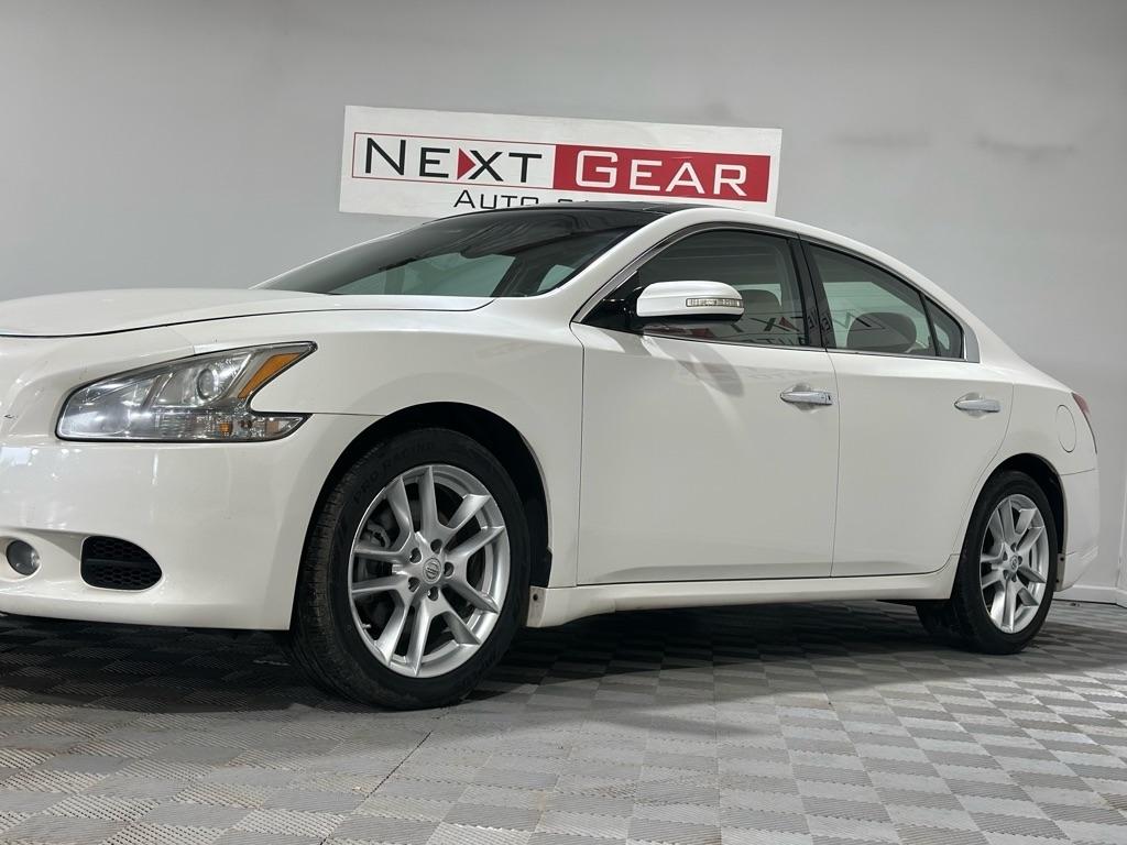 Nissan Maxima S 2011