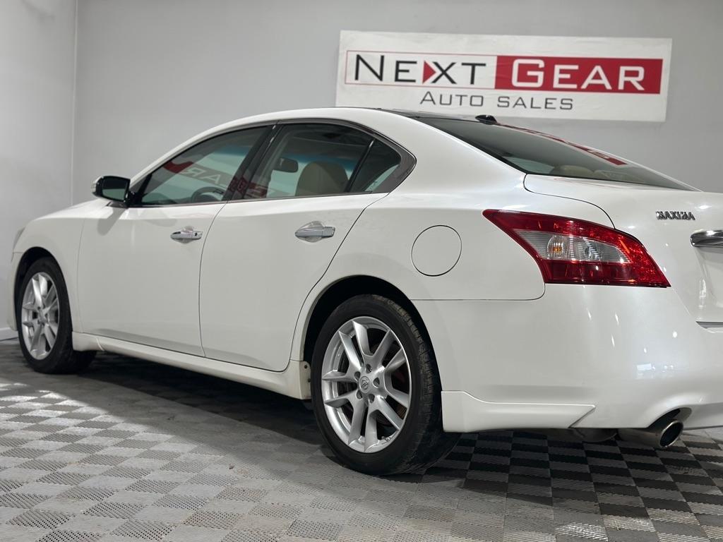 Nissan Maxima S 2011