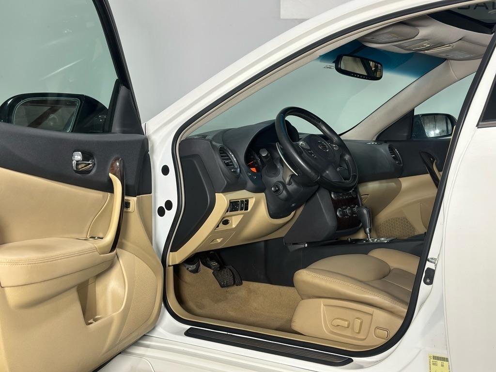Nissan Maxima S 2011