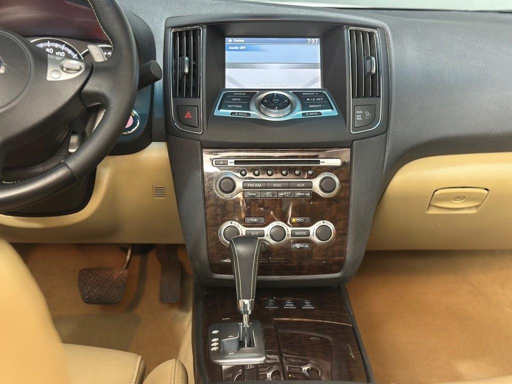 Nissan Maxima S 2011