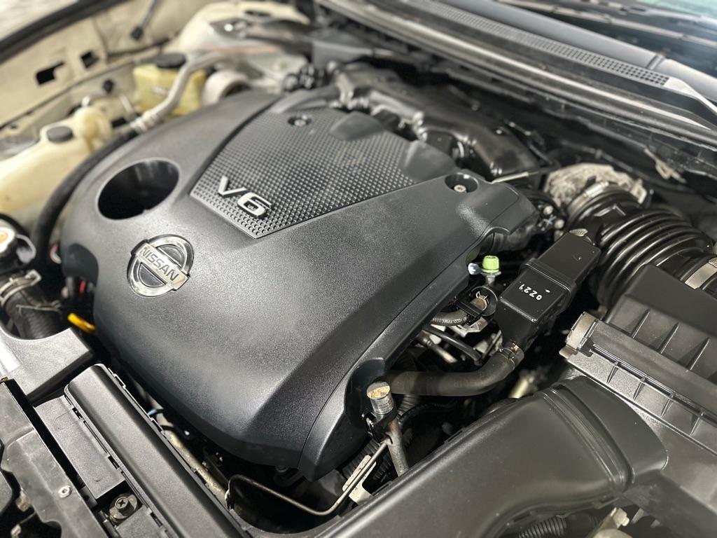 Nissan Maxima S 2011