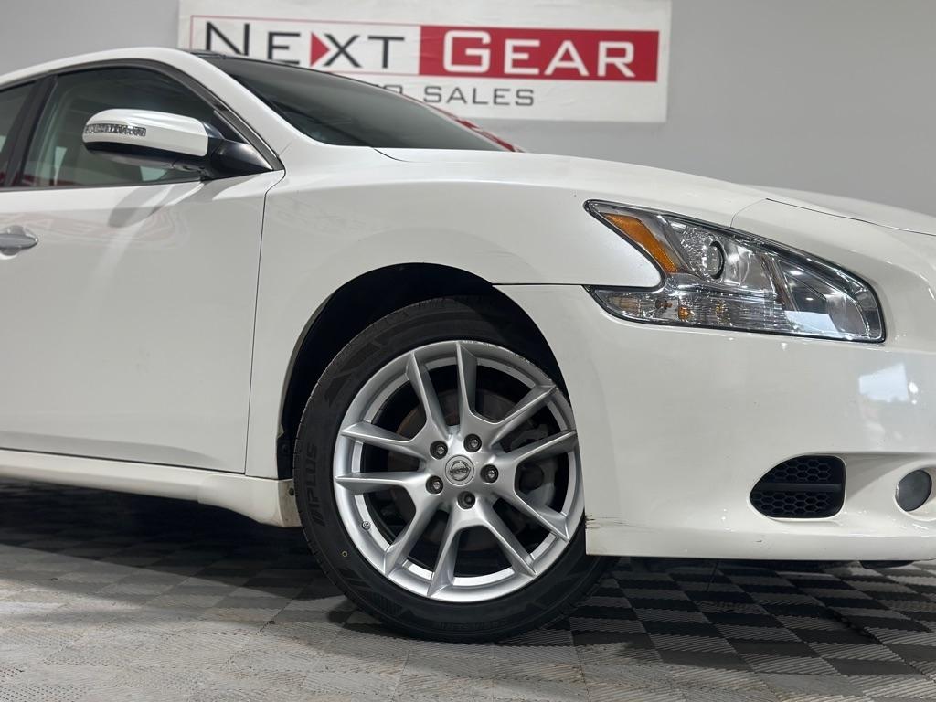Nissan Maxima S 2011
