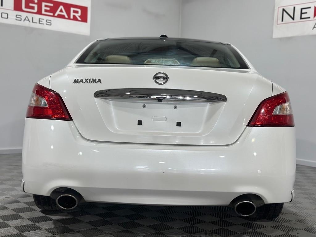 Nissan Maxima S 2011