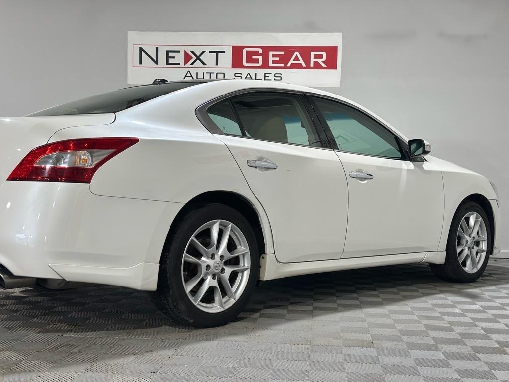 Nissan Maxima S 2011