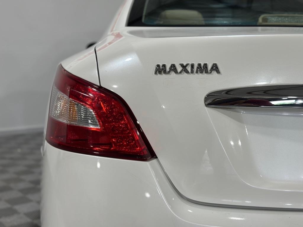 Nissan Maxima S 2011