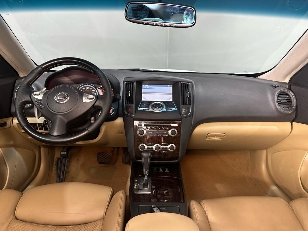 Nissan Maxima S 2011
