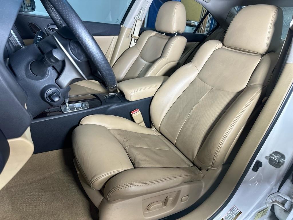 Nissan Maxima S 2011