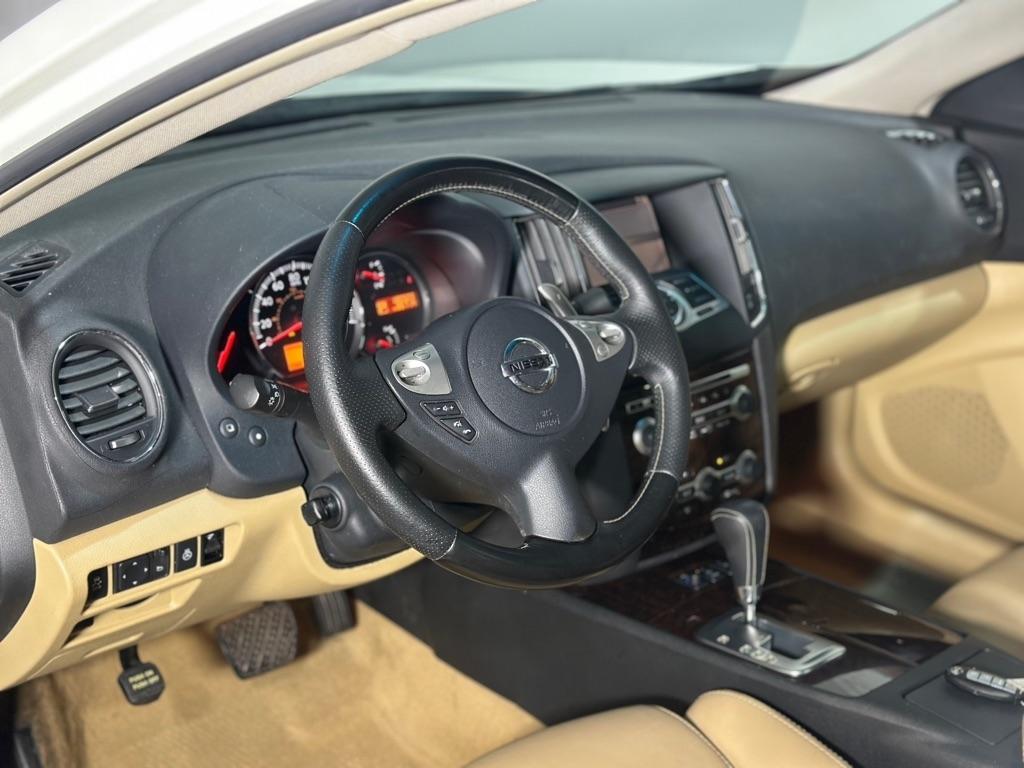 Nissan Maxima S 2011