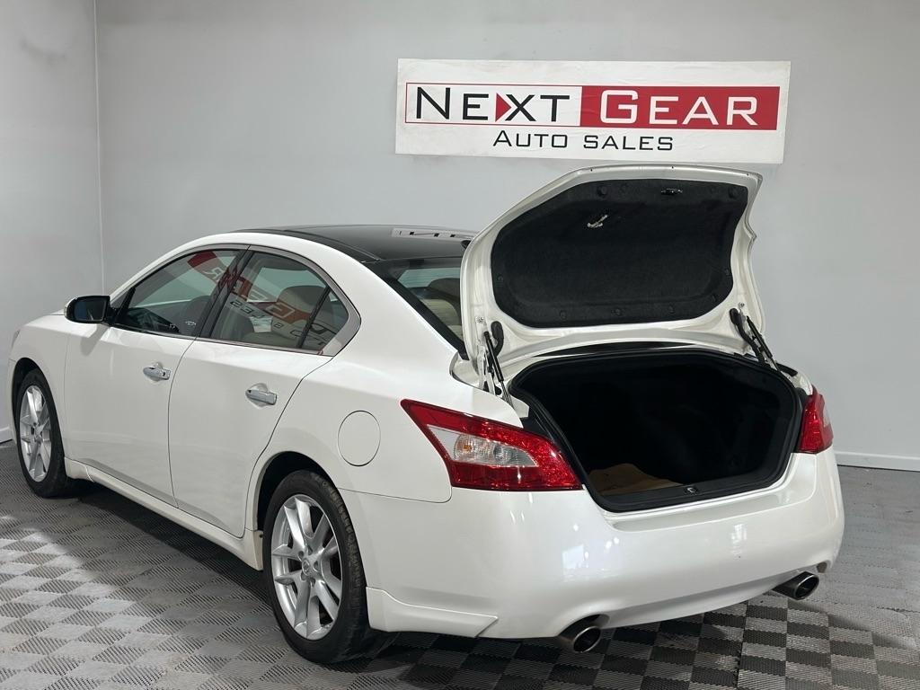 Nissan Maxima S 2011
