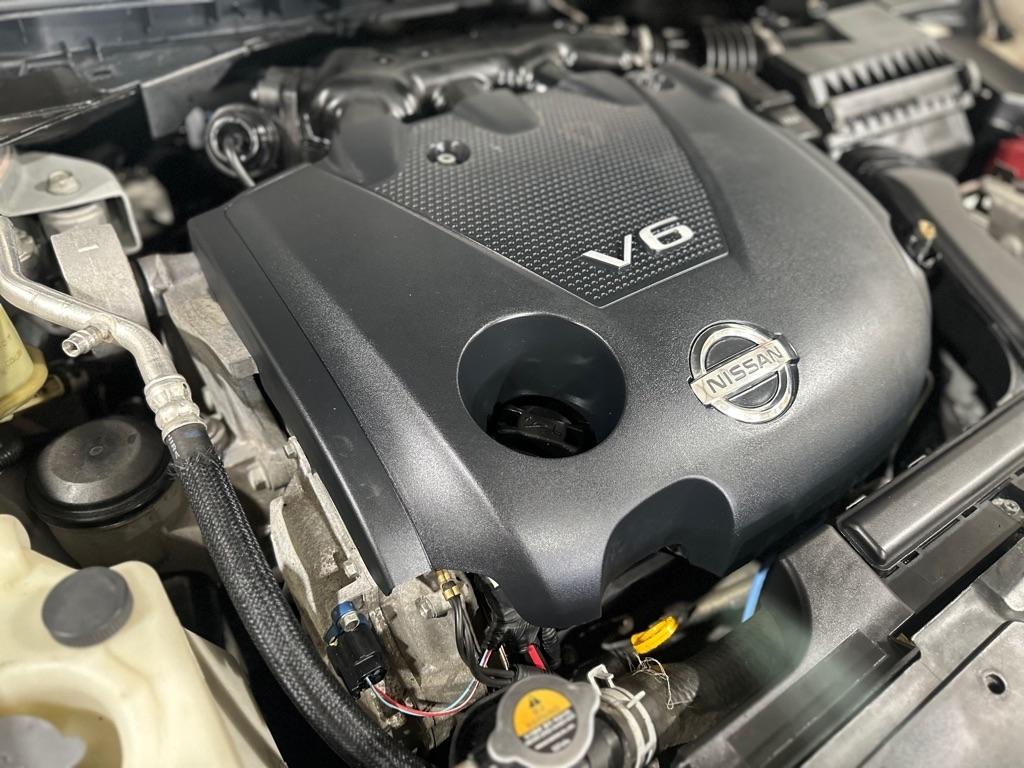Nissan Maxima S 2011