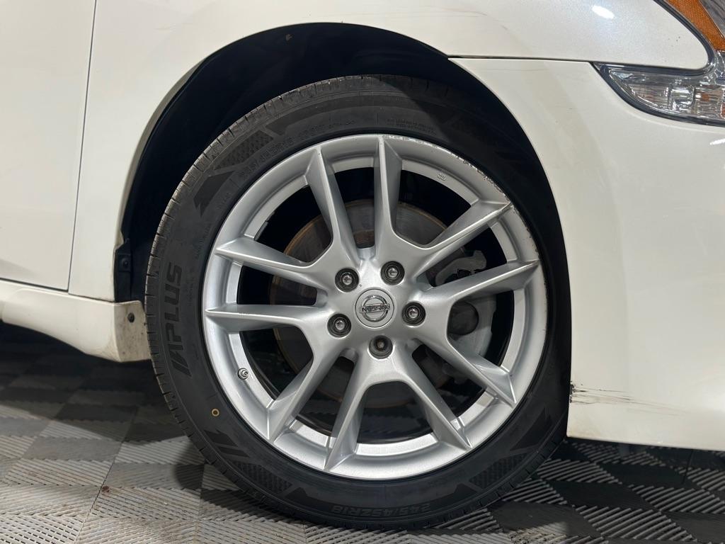 Nissan Maxima S 2011
