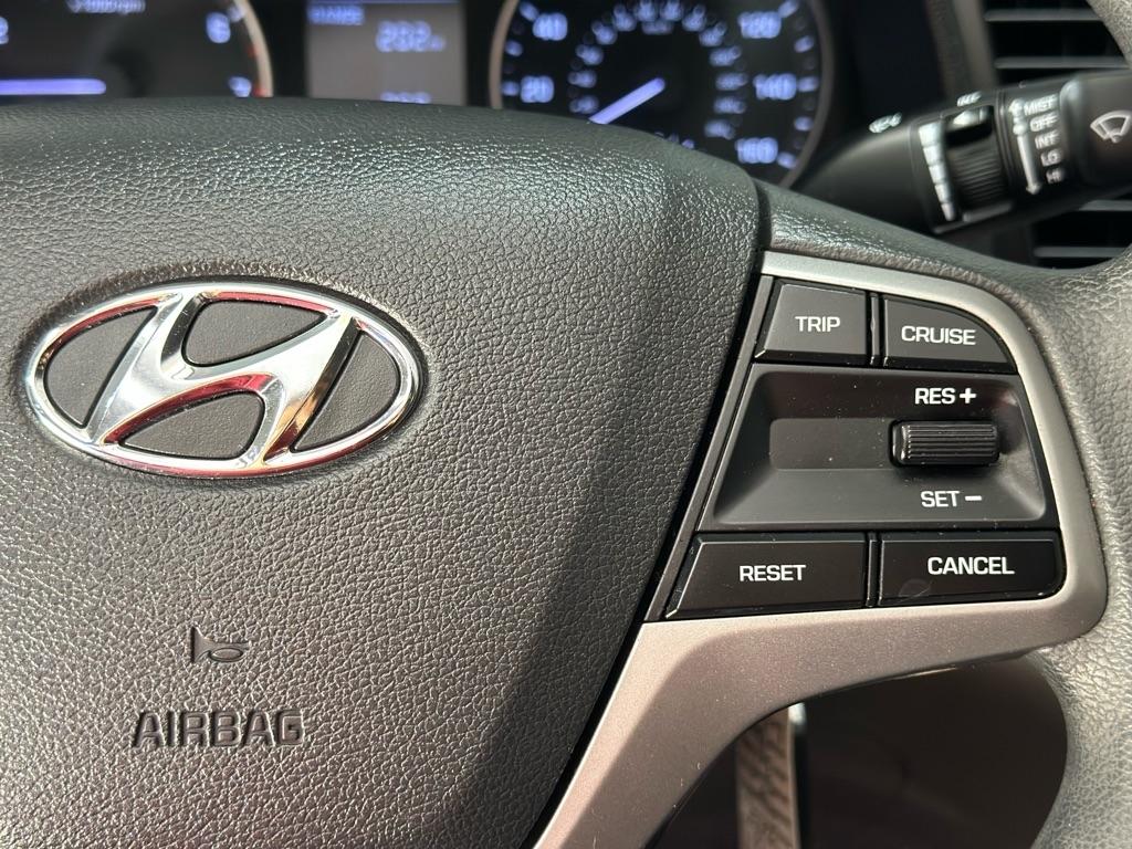 Hyundai Elantra Value Edition 6A 2017