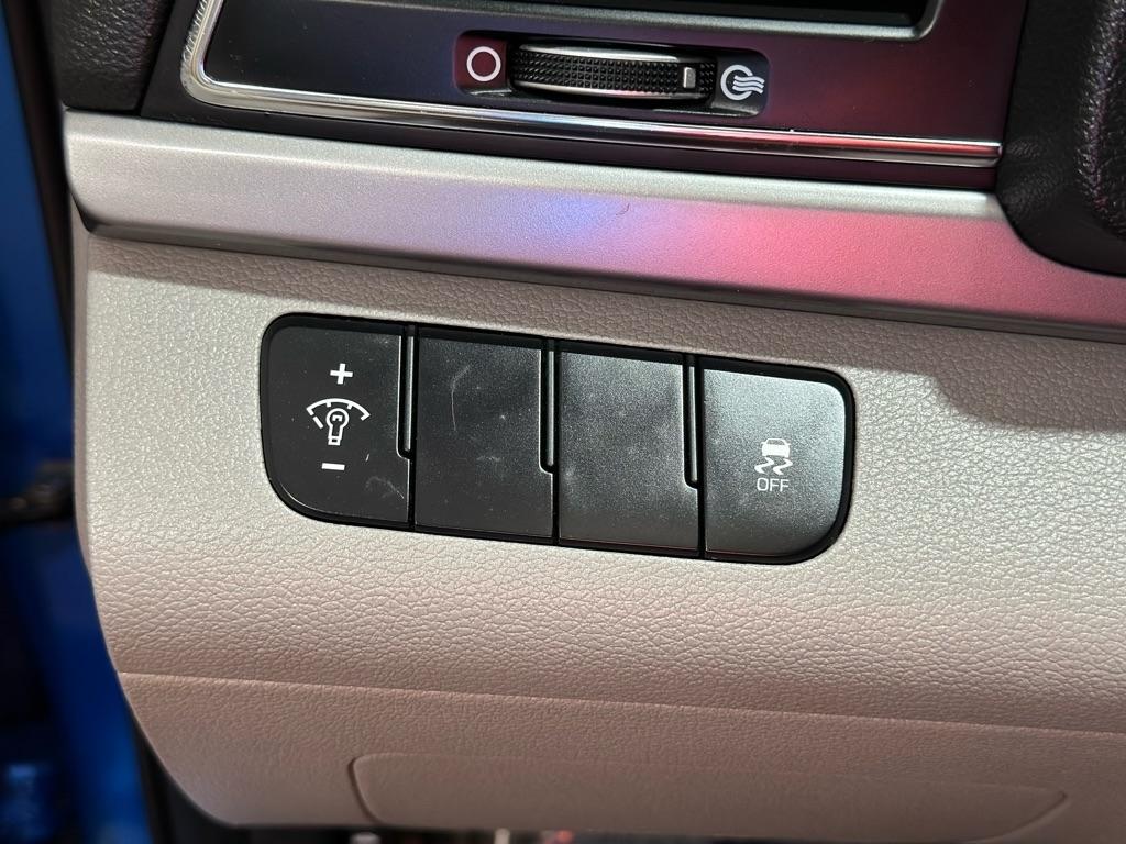 Hyundai Elantra Value Edition 6A 2017