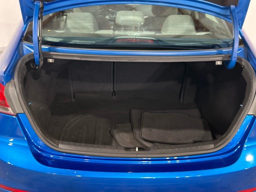 Hyundai Elantra Value Edition 6A 2017