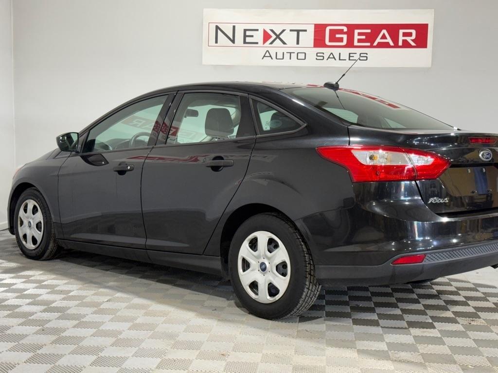 Ford Focus S Sedan 2012