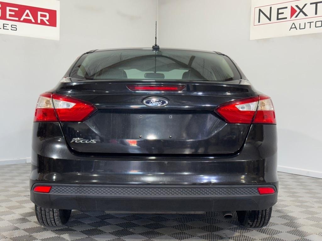 Ford Focus S Sedan 2012