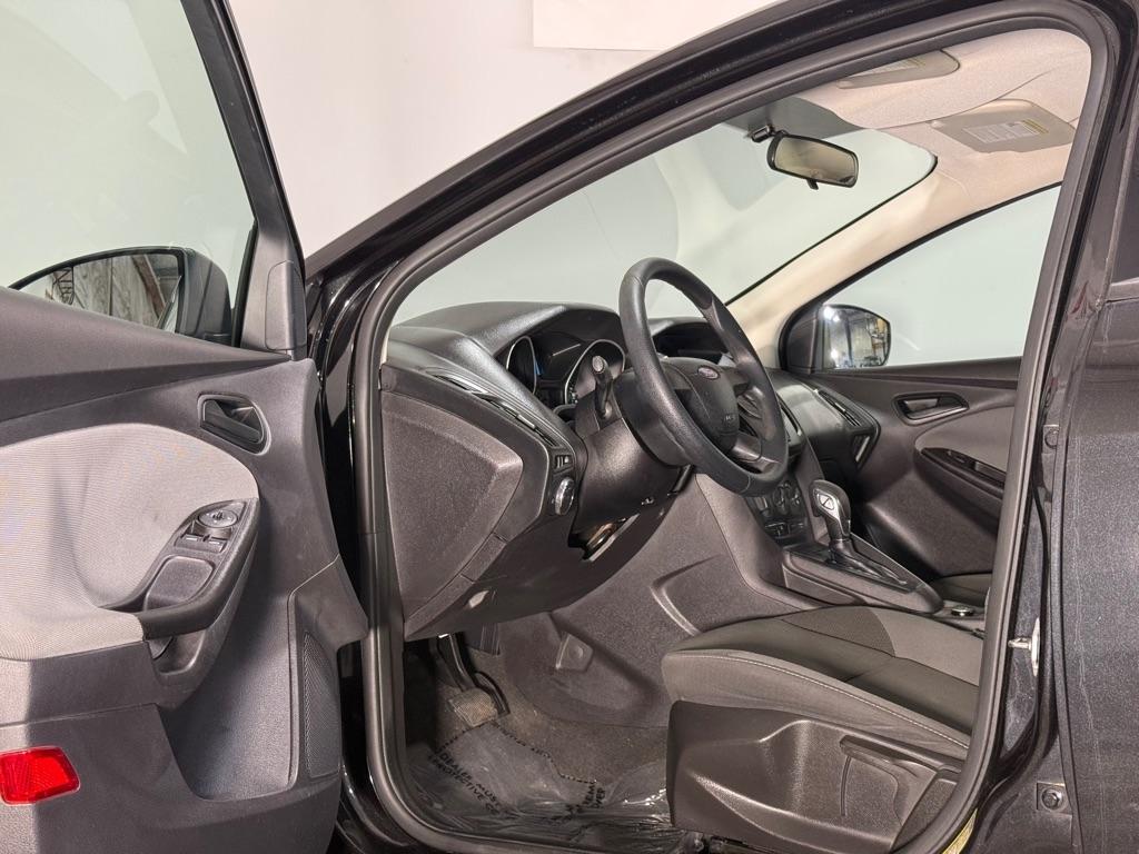 Ford Focus S Sedan 2012