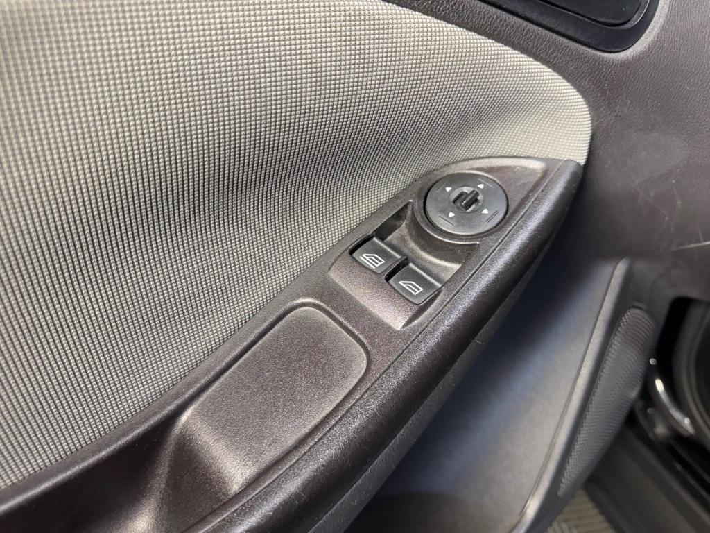 Ford Focus S Sedan 2012