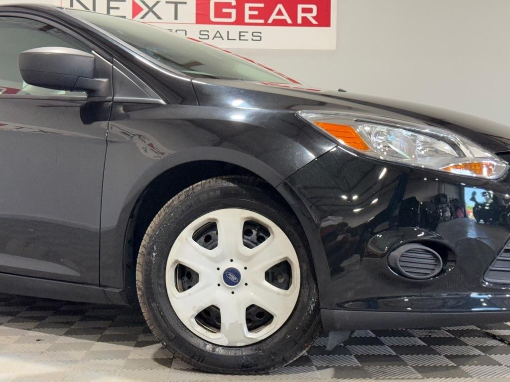 Ford Focus S Sedan 2012