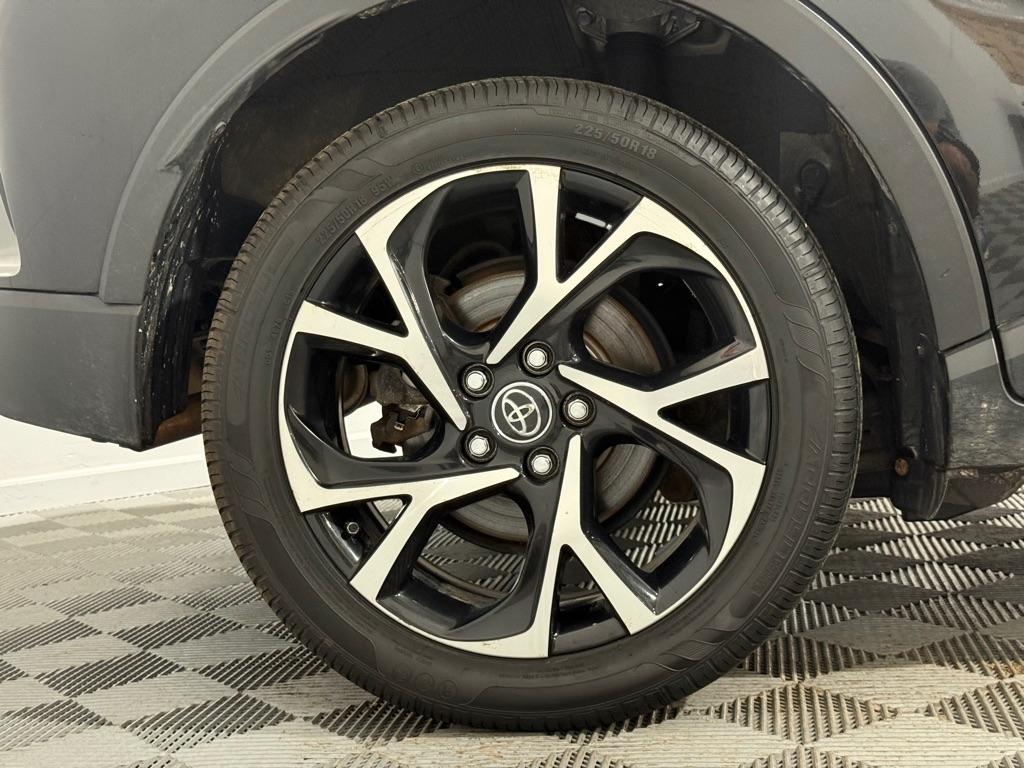 Toyota C-HR XLE 2019