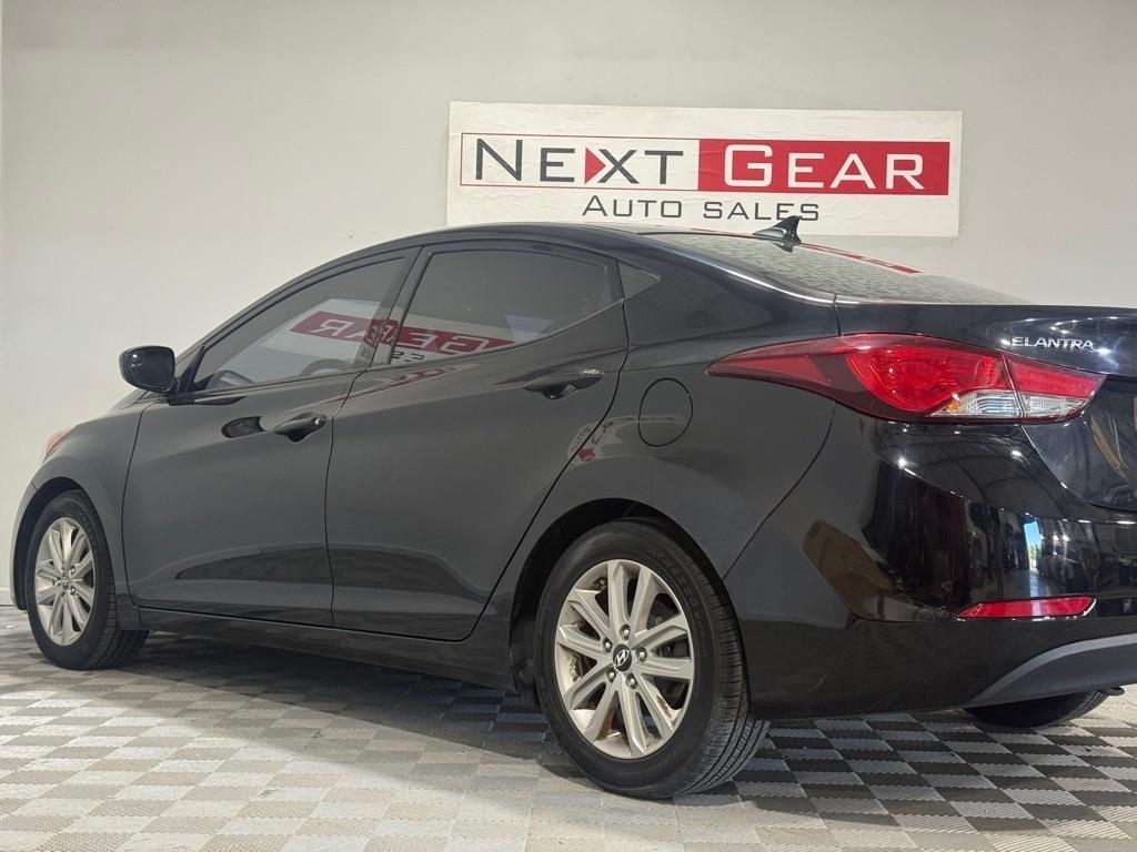 Hyundai Elantra SE 6AT 2015